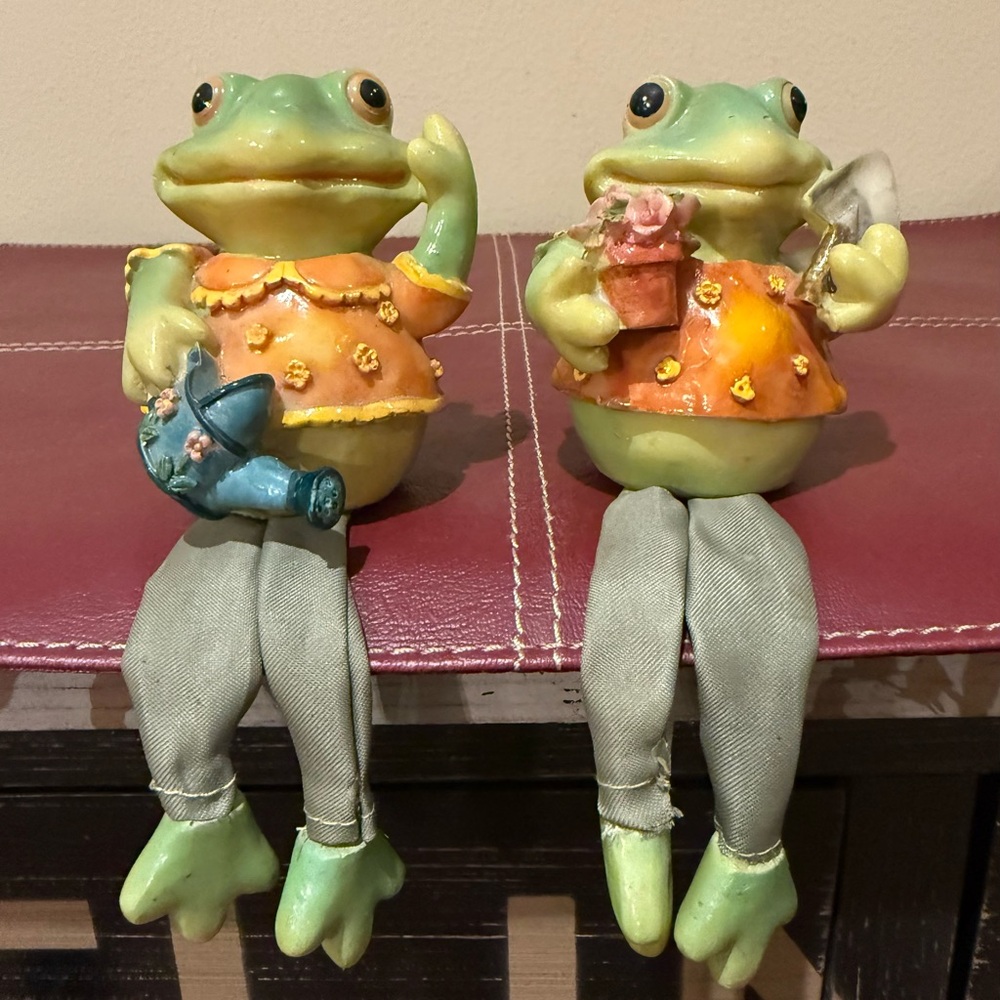Vintage Frog Gardeners Shelf Sitter Figurines - Picture 1 of 9